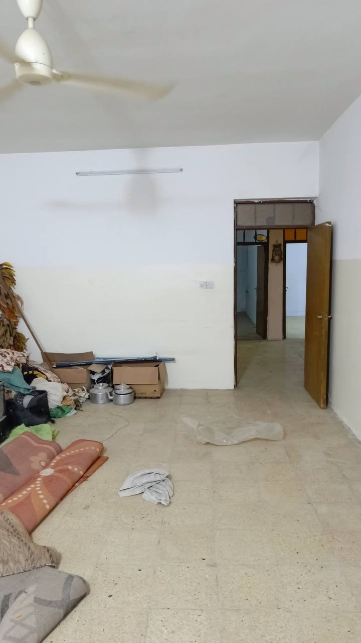 دار للايجار حي سومر بالقرب من 
مسجد الامام البخاري مساحة الدار 200 متر
 غرفتين نوم هول حمام مطبخ استقبال 
للاستفسار الاتصال على الرقم 
 ***********
