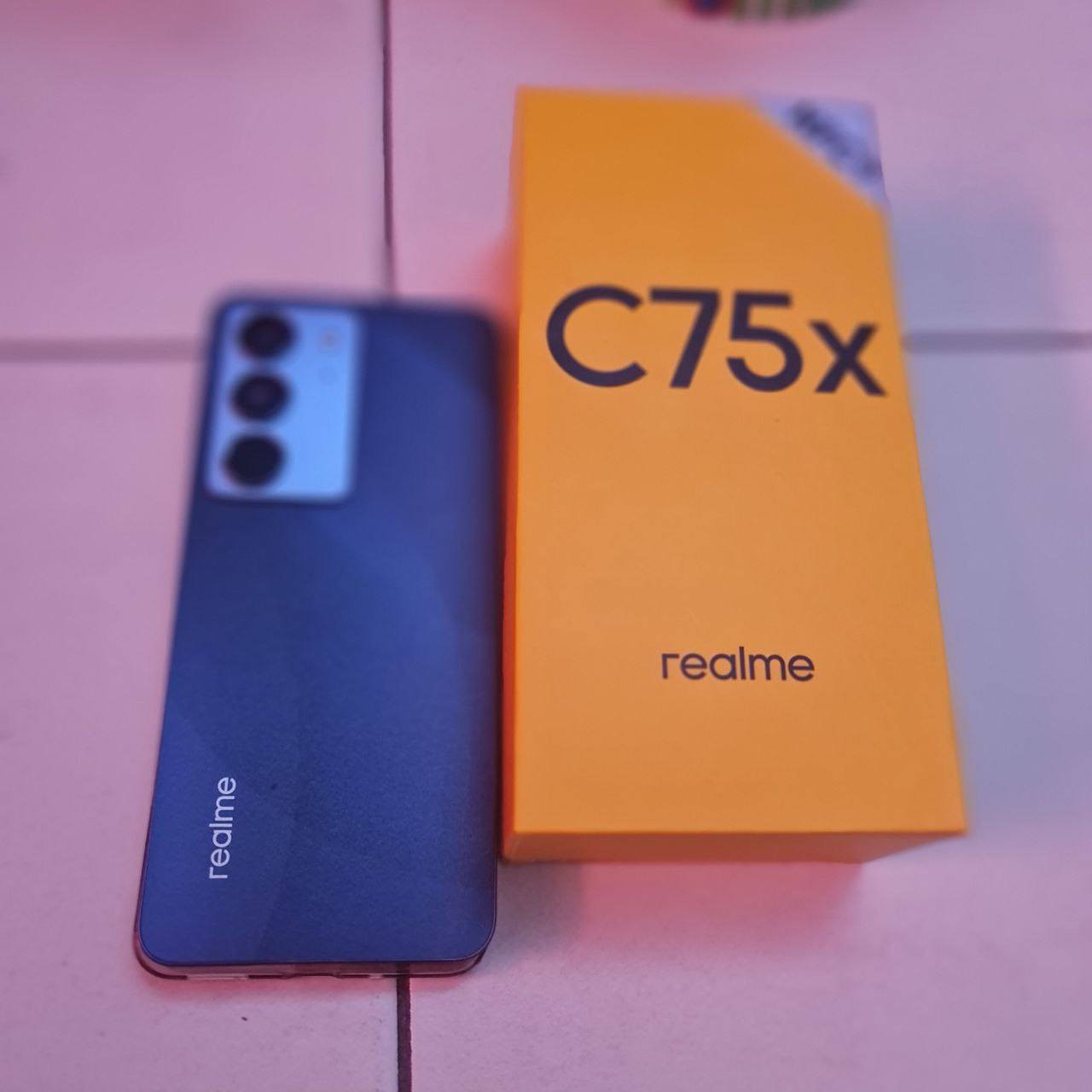 للبيع جهاز REALME☠️ C75X  NFC  أعلى فئه💯
البطاريه: 5.300 تكفيك يومين بدون شحن 🔥
والجهاز صار استخدام شهرين بس 
الجهاز جديد بمعنى الكلمه 
الذاكرة 256 GB انسى الذاكرة🩵 
الرام 24 GB انسى الرام والذاكرة💓
الكامره : 50 ميجابكسل مدعومه💯 بالذكاء الاسطناعي ☠️
الشاشه: AMOLED وبدقه عاليه جدا 🛑
120 هيرتز HZ💟
يدعم بطاقه ال NFC أو الشريحه 💢
دبل سيمكارت  💛
3 كاميرات ب الجهاز شكله كلش حلو🤍 
والمواصفات البقيه معروفه
ماكو هيج سعر بالسوك 
السعر 195 الف وبي مجال بسيط 
ماكو هيج سعر بالسوك
والجهاز جديد بمعنى الكلمه


**إذا كنت صاحب هذا الإعلان وتريد حذفه لأي سبب، رجاءا أرسل رسالة إلى الدعم الفني**