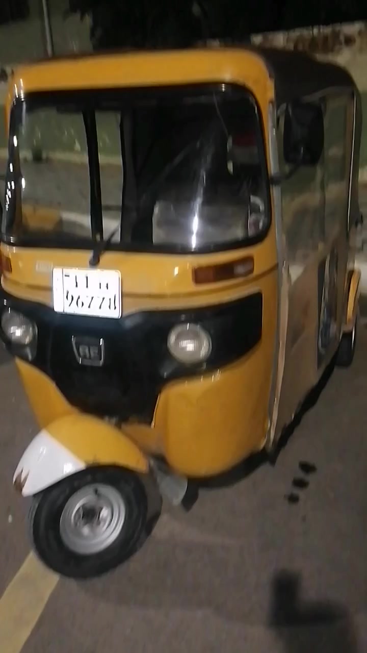 اقره المشور زين كلشي موضح 
سلام عليكم تكتك موديل 20 سنويه باسمي تحويل ثاني يوم تكتك (تنقص دهن بدايته يعني يرادله تجفيت )سعرها 6مليون و100 وبيها مجال للاستفسار اتصل ***********
