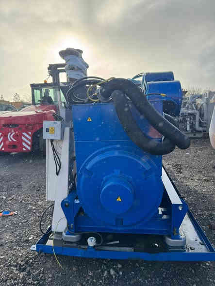 Perkins diesel generator 
Model: P1000/ 4008
YOM/ : 1998
Lowe hours
اتصال ***********واتس
