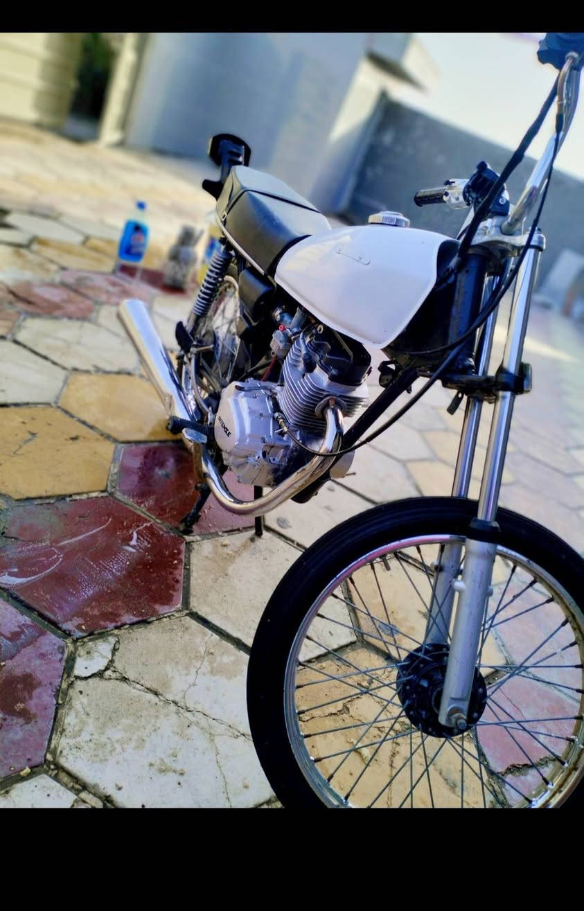 السلام عليكم دراجه نامه كلك للبيع محرك انتنس ما مفتوح دراجه نضيفه اي نقص ما بيه العنوان ناصريه السعر خاص رقم الهاتف ***********
