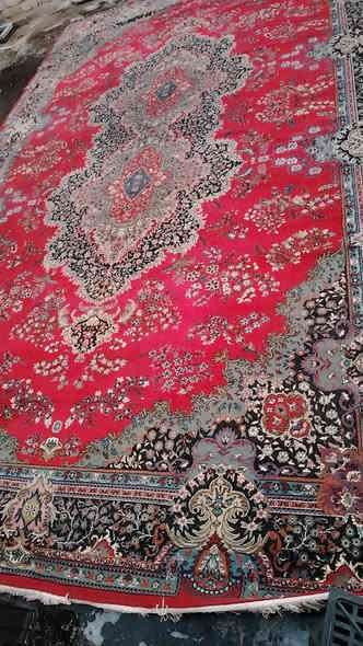 السلام عليكم  زوليه كاشان للبيع  حجم كبير  رقم الهاتف***********
