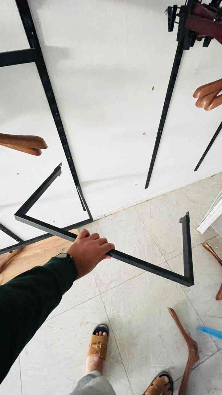 اخوان عندي غراض مال محل ملابس سكك وتعاليك  ابيعهن شلع ليريدهن يتواصل وياي خاص او واتساب *********** سعر مناسب ✅
