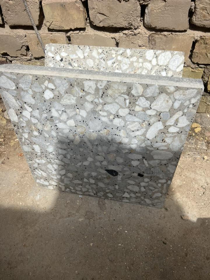 السلام عليكم ورحمة الله وبركاته 🌹  

🔥 عرض مميز 🔥  
كاشي للبيع بمساحة ٤٠ متر، نوعية ممتازة وجودة عالية ✨  
مناسب للبناء أو الترميم ويضيف لمسة جمالية جميلة للمكان 🏡  

📍 الموقع: كربلاء – طويريج  

 
✔️ السعر مناسب وقابل للنقاش  
✔️ جاهز للتسليم فوراً  

📍 لا تفوّت الفرصة  

📞 للتواصل واتساب:  
***********
