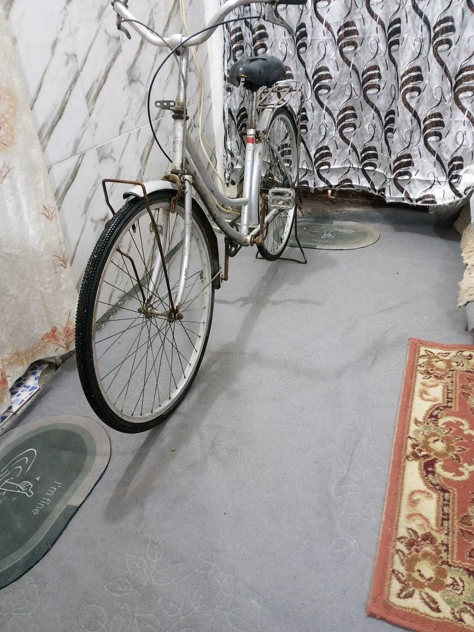 السلام عليكم بايسكل للبيع بايسكل نضيف مكان كربلاء حي الحوراء طريق بغداد عامود 45 السعر100 وبي مجال للاستفسار والتواصل على الرقم *********** او واتساب
