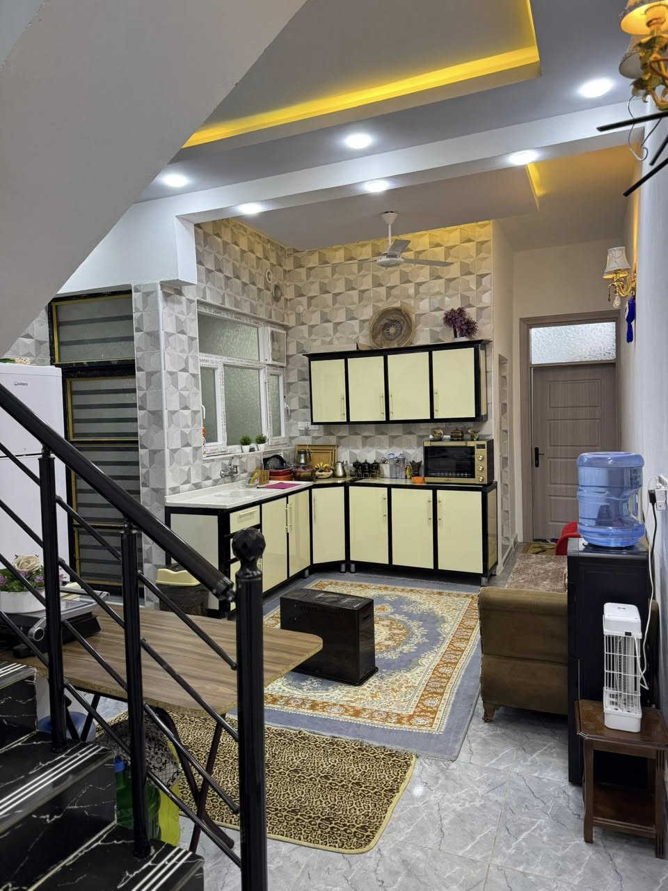 السلام عليكم ☎️***********☎️

🔴متاح بيت 🏠 للبيع المساحه 100م طابقين⚫️

🔵بناء حديث شغل درجه اولى نقوش مغربيًا اناره مخفيه🟢

🌟نضام سبالت +نضام كامرات دفن+نضام ساحبات دفن☀️

🔴الدار يحتو على 2تانكي ماء🔵

🟣 محتويات البيت يحتوي على3غرف نوم نوم🟤

🟡الطابق الأول استقبال مطبخ غرفت نوم صحيات منور⚪️

صاله⚜️

🟤الطابق الثاني غرفتين نوم صحيات صاله سطحين ⚫️⚫️

🌘📞***********📞

          🟥➰موقع دور الزراعة الثآلثه ➿🟥

    

🔺لاستفسار الرقم 🔺***********📞
