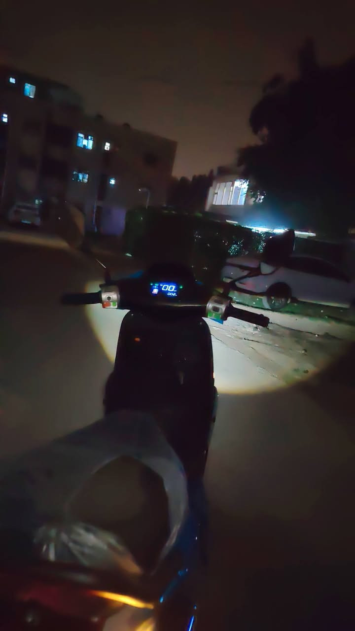 السلام عليكم
دراجه شحن 🔋⚡

عدد البطاريات 6

مواصفات الدراجه  شحن

1. 6بطاريه ليثيوم

2. بصمه تشغيل عن بعد 

3. آنذار سرقه 

4قفل استيرن 

5. لايت عالي ناصي +دبل اشاره 

6. منفذ يويبس 
7.كارت ويا يجي يصير تلفون تربط
دراجه اي نقص ما بيها من البيت شغل, السعر 950  
رقم الهاتف ***********
2.سويج 2بصمه 2  كارت 2
