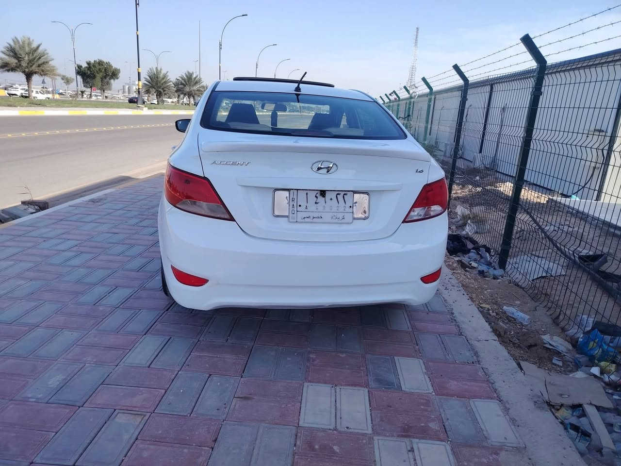 السلام عليكم سياره نوع اكسنت  خليجي موديل 2016 فول موصفات واحد على واحد فتحت سقف شاير مري  حساسات كامره دواره كفاله عامه بس باب  رش كلير والباقي كفاله كير مكينه حداديه تبريد كفاله السعر 103وبيها مجال حك الجيه العنوان كربلاء رقم الهاتف***********
