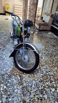 دراجة ايراني نامه الدراجه نضيف بيه شوي نقوصات مثل دواسه قبق بانزين درا...