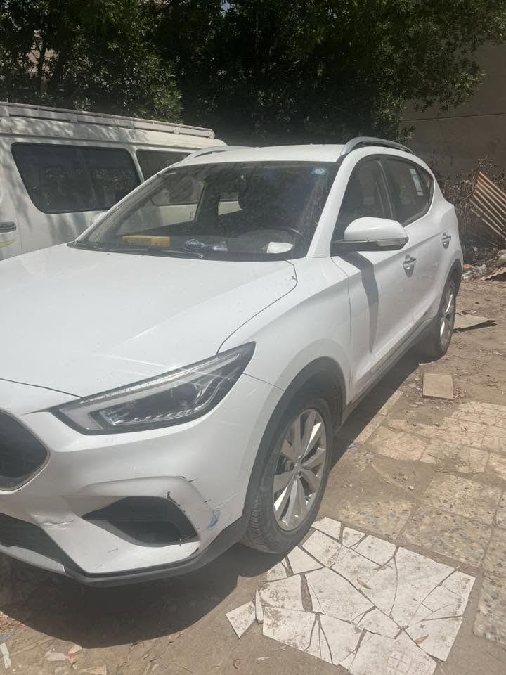 ‏MG ZS 2023
ماشيه 62 الف 
( بيهة طخة صغيرة تتصلح عالبارد بالجنطة)
رقم بغداد بأسمي 
مكان السياره بغداد
فئة النص فول 
مواصفات السياره :
شاشة لمس
اوتو ستوب
كامره خلفية
حساسات خلفية
لد نهاري ليلي 
تحكم استيرن 
ويل كب 
بصمه 
بيها وضعيه السبورت 
تبريد قطعتين 
اشاير بل مري 
بيها بعد مواصفات 
سعر السياره 120 ورقة  
***********
