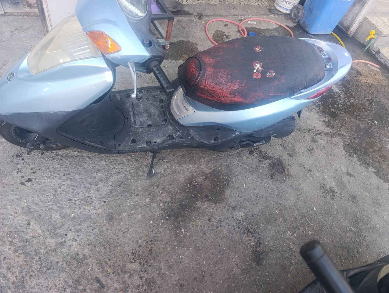 السلام عليكم دراجة بريز للبيع مكينة ممفتوحة كفرهة مجدد السعر 450 العنوان بغداد منطقة الكريعات قرب ساحة الصدرين رقم الهاتف،***********
