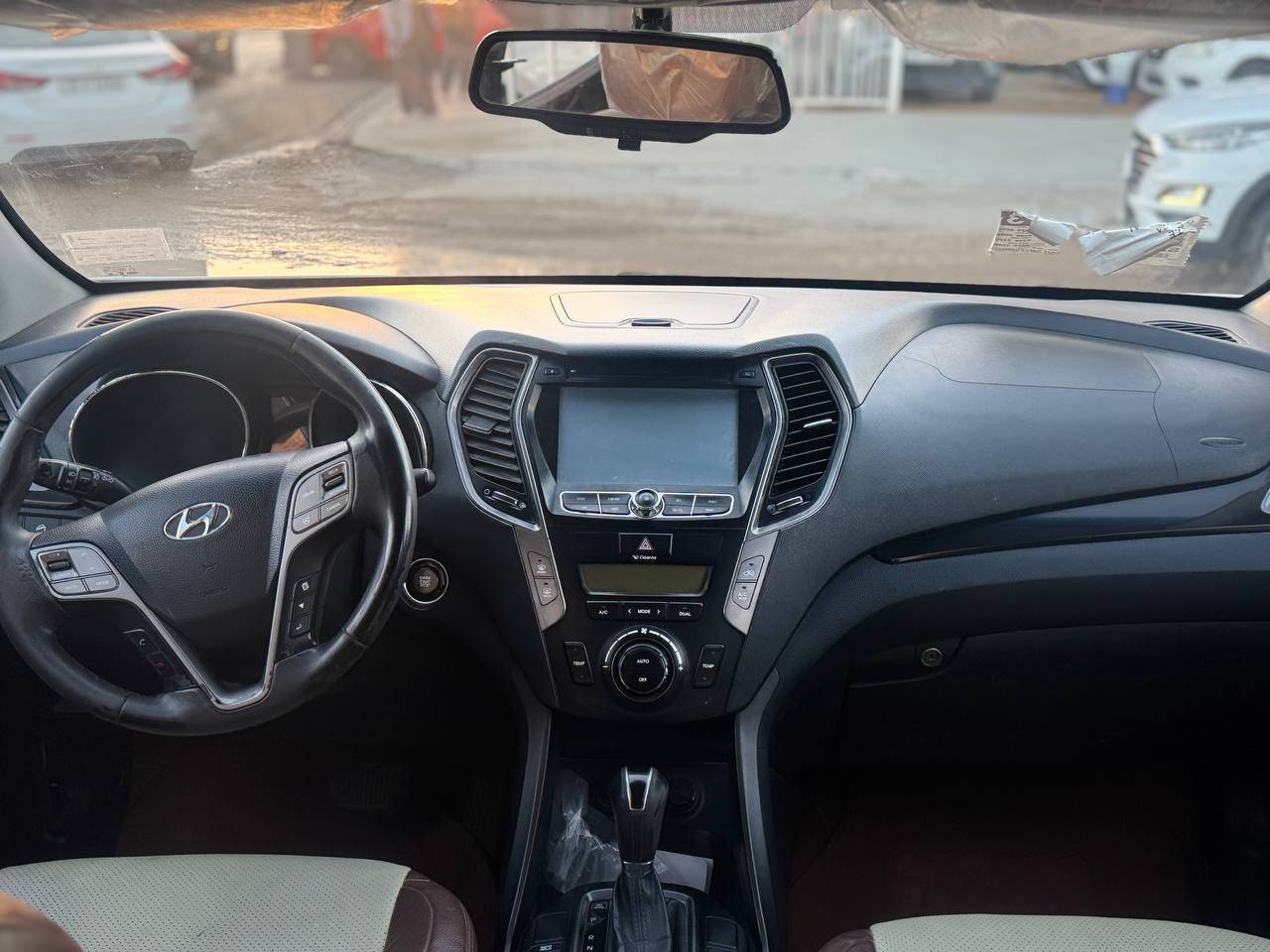 سنتافي خليجي موديل 2015
رقم بابل دولي باسمي تحويل مباشر هزة جديدة
6سلندر(3300)
7 راكب
فول مواصفات
السيارة بالواقع احلى من الصور 
كير ومكينة مكفول على وضع الشركة
ماشية 150 الف كيلومتر
مكفولة كفالة عامة (عدا مكانين بارد مقدار اربع اصابع اصلا ممبينات) والباقي كفالة
مكاني نجف
للاستفسار ‭***********
رقـــم صـاحــب الـســيــارة

 السعر خاص 💰
