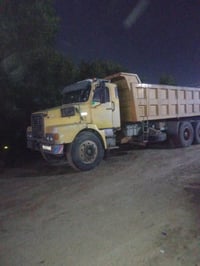 فالفو للبيع محرك ان 10 كير 4×4 مجموعه 14 موديل 84 رقم بغداد انكليزي مم...