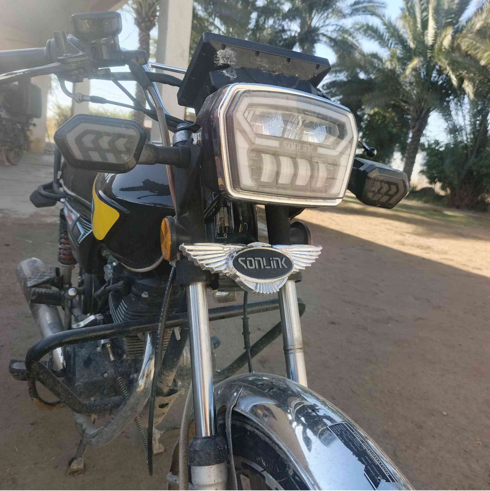 السلام عليكم... دراجه سيفان 2024 للبيع محرك مكفول
 بيها شغلات بسيطه قبق مال زنجيل ودبل اشاره 
اوراق اصولي كهربايات شغاله *********** اتصل ودلل
