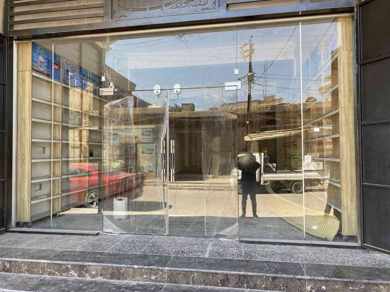 (الامير للواجهات الزجاجيه)
عمل كافة الواجهات والقواطع الزجاجيه 10ملم جميع الانواع المقسى والعادي  بأنسب الأسعار  #محلات #فنادق 
يتوفر ايضاً #صيانه عامه 
نتواجد في جميع مناطق #كوت_خاجيه
للأستفسار مراسلة الصفحة او  الأتصال او مراسلة على الرقم***********
او     ***********
 واتساب 📞
