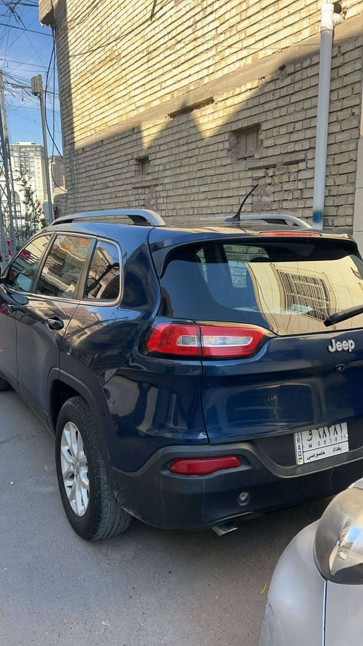جيب شيروكي بزون موديل 2018 , مواصفات عادية امريكية حادث بسيط جدا بدون ايرباك مطاك
السيارة ماشية 92الف ميل , سعة المحرك 2400 اربعة سلندر ,  رقمها بغداد  
مكان السيارة بغداد حي الجهاد
السعر 10,900$ (109 ورقه)
موبايل : *********** بغداد, العراق
