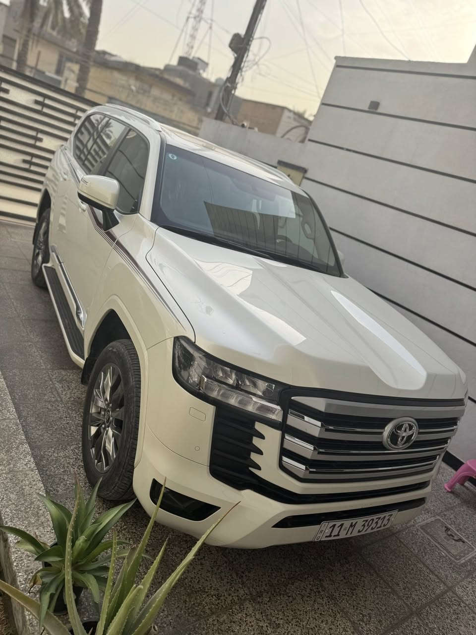 سلام عليكم 
لاندكروز 23 gxr بريم 
ماشيه ١٢  مكان السياره بغداد 
***********
