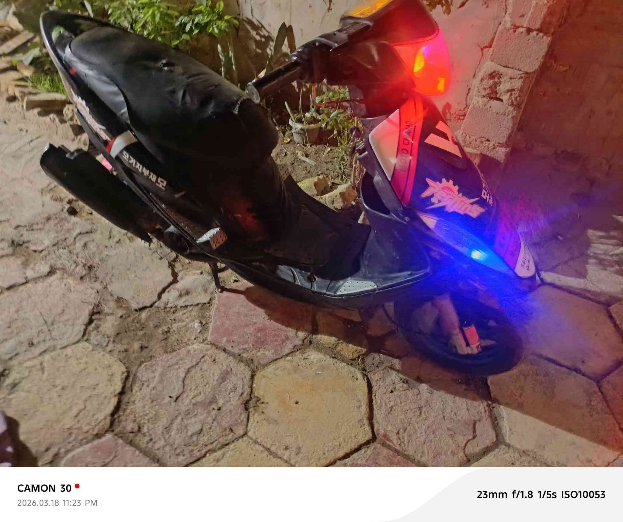 السلام عليكم للبيع دراجه ماكس عدله مفتوح بيها بس والفات ما ناقصها اي شيء مكانها سوق الشيوخ فضليه سعر٥٥٠ وبين مجال الرقم***********
