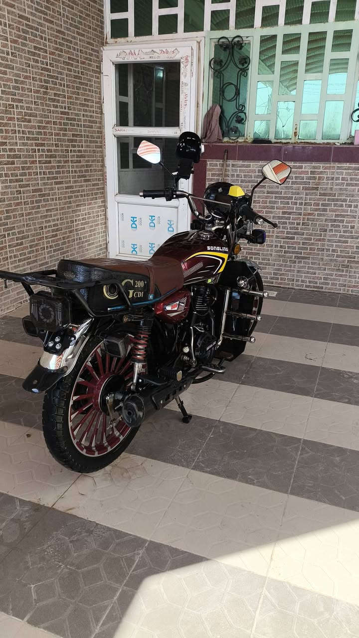 السلام عليكم دراجه سيفان 2026 دراجه جديده بل كرتون البيع شخط مابيها  محركها 200وياها أوراقها  محافض عليه إديرلها دهن ب18التر  *********** مكانها تقاطع القدس
