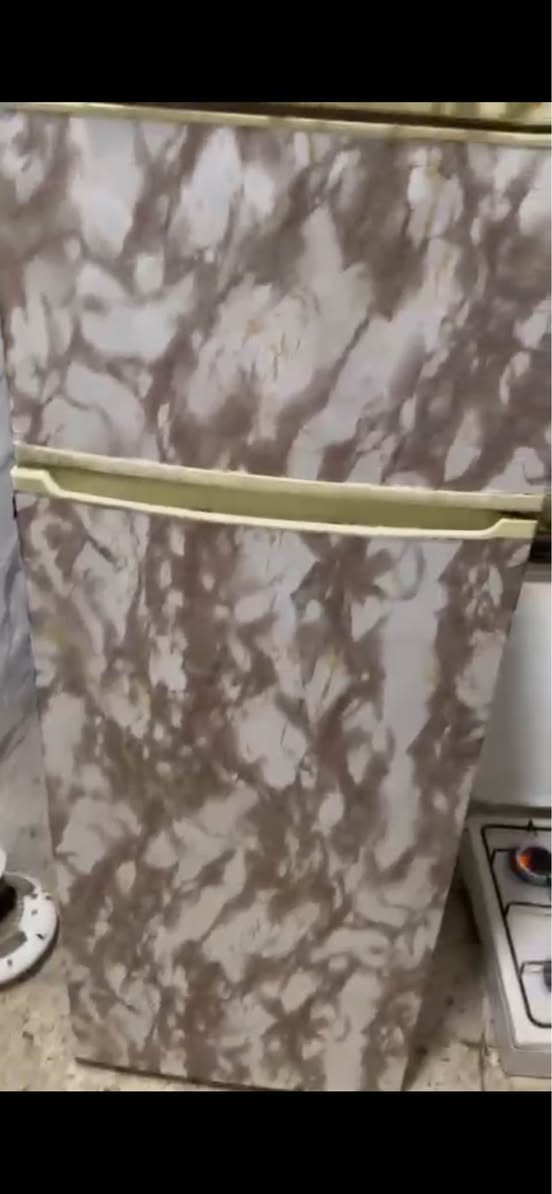 للبيع طباخ 4 عيون وثلاجة ومراوح 2 شغالات ماكو عطل.

*********** البصرة, العراق
