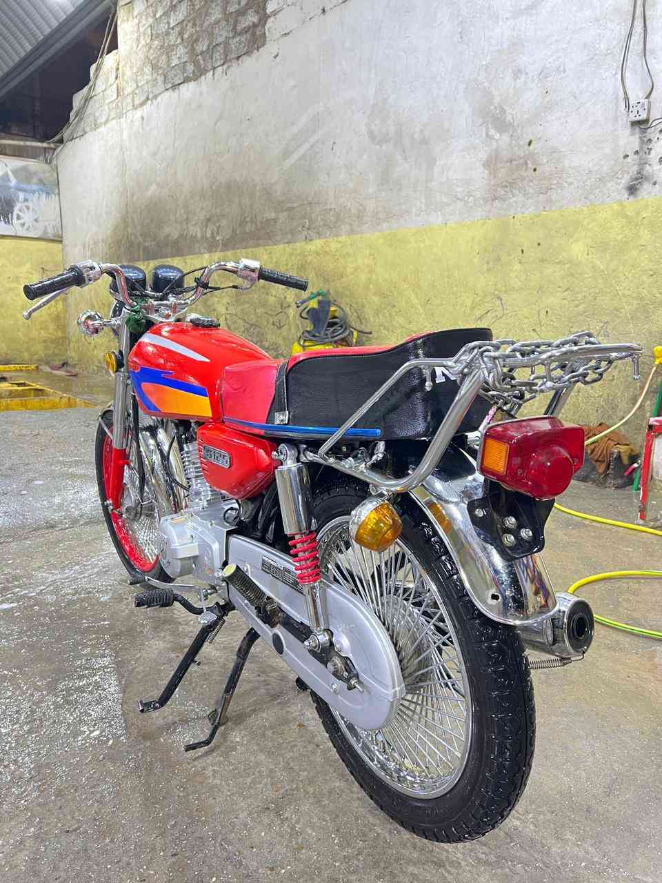 نامه برو ماكس موديل 23 مامفتوح برغي بيها من الشغل للبيت مامتعوبه الدراجه تانكي وكشنها موجودات الابلادي
السعر 950قفل ***********
