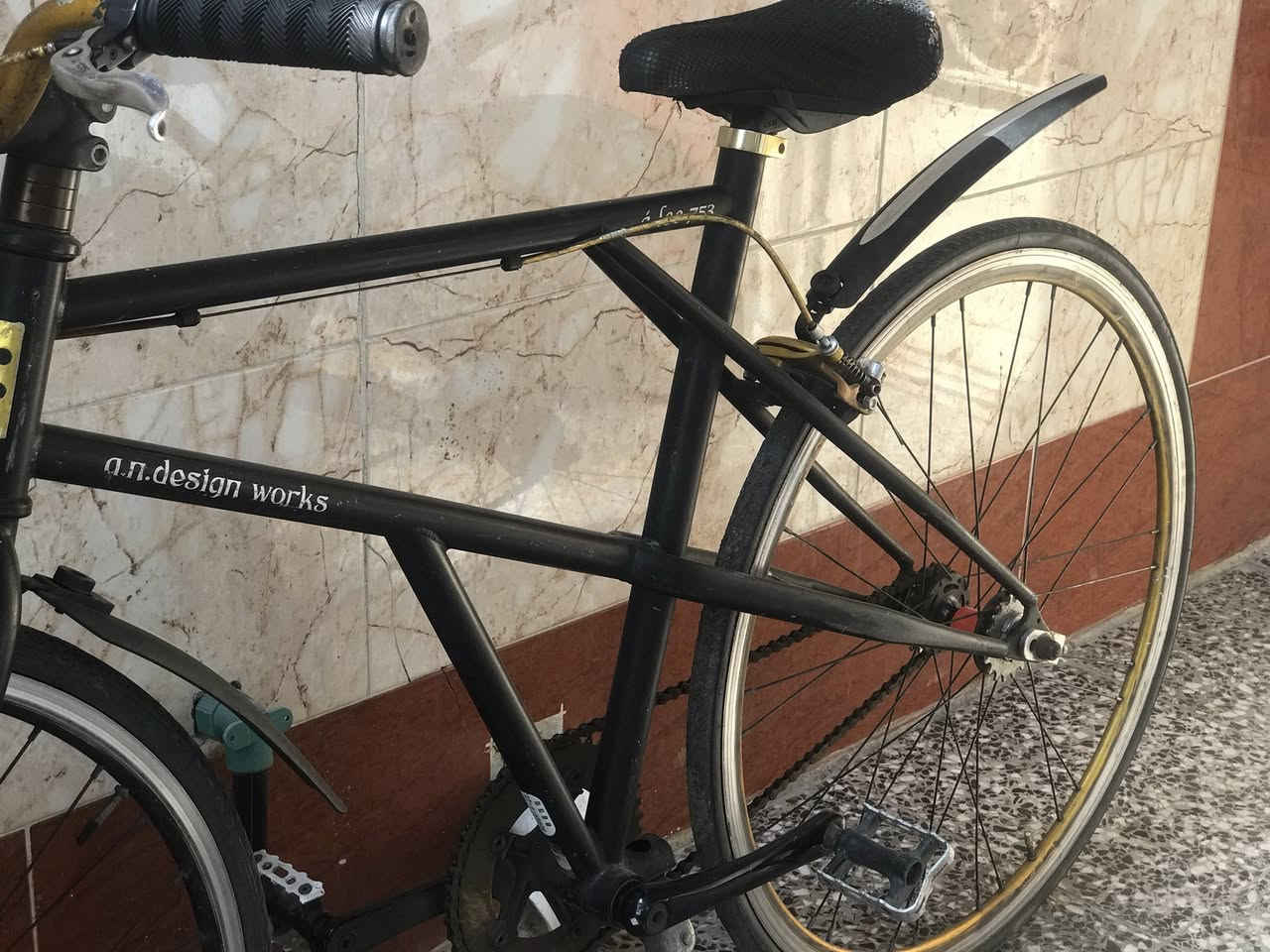 بايسكل سباق تاير رفيع كله فافون ونضيف كلش السعر80وبي مجال
***********واتساب فقط
