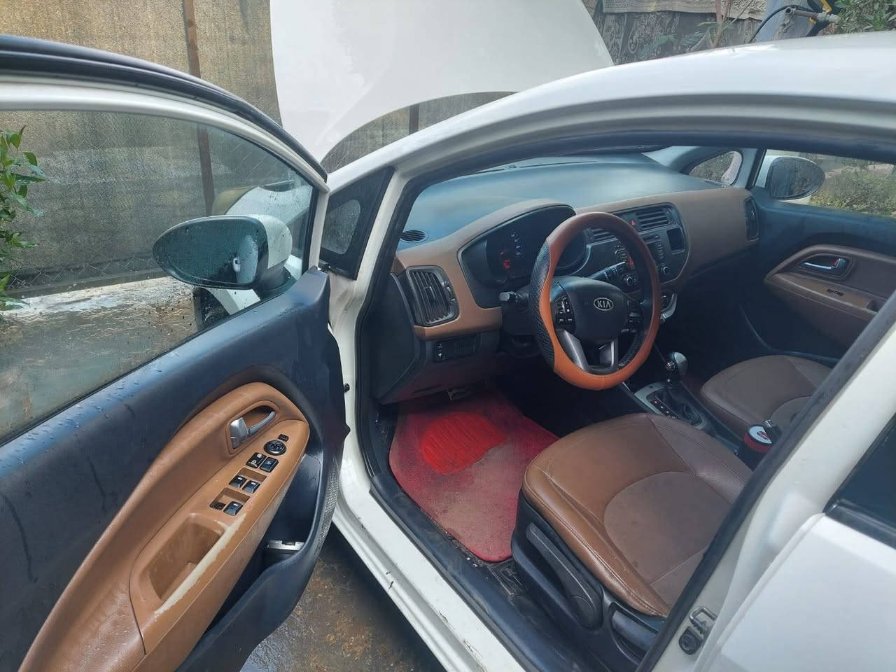 السلام عليكم كيا ريو خليجي موديل 2012 محرك 1600 رقم بغداد سياره نضيفه مكفوله من حادث فقط  بيها بارد مكانها بغداد شقق حي السلام  ماشيه 123 للبيع السعر 83 بيها جال للاستفسار ***********
