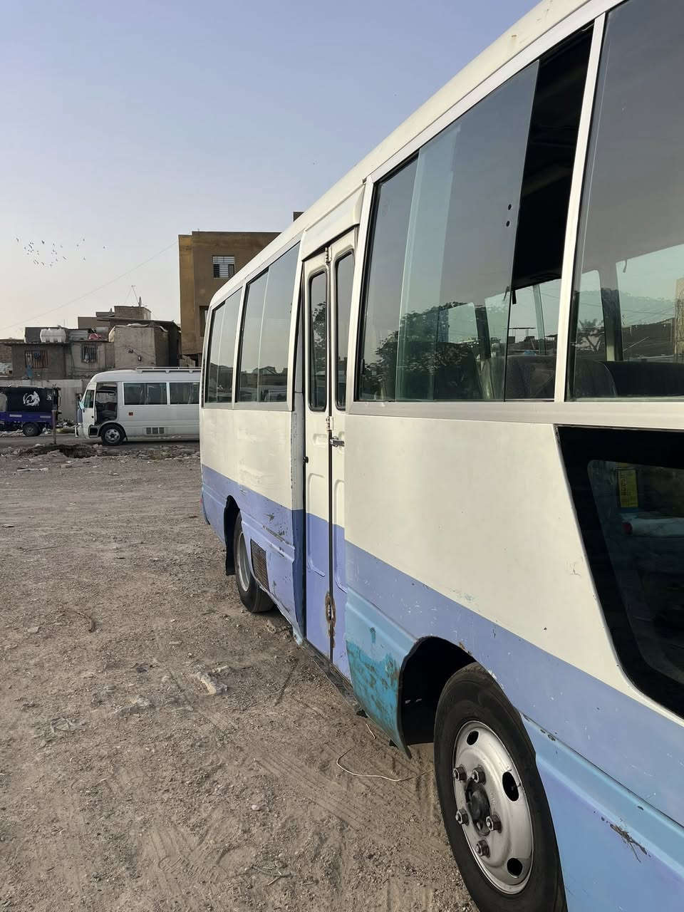 سلام عليكم سياره 2002  مكينه وكير فيفي تي 3000 كير اوتو  اكسل ومكينه مكفولات  غرفت يياره حلوه عوزها شويه ترتيبات   تايراتها ال اماميه جوبلس.  السياره خير من الله سعرها 85 بيها مجال نشالله  مكاني باب المعضم  ***********
