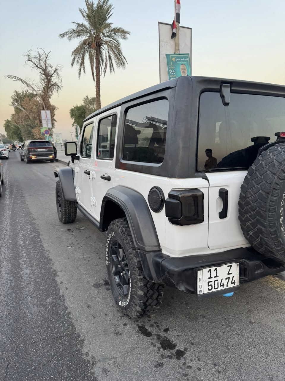 السلام عليكم
جيب رانكلر هايبرد  موديل 2023 
وارد امريكي للبيع 
انظمه قيادة بانزين وهايبرد وكهرباء 
مواصفات الرانكلر معروفه 
محرك 2000 تيربو 375 حصان
كير 8 نمر 
تبريد ثلج 
شاشه كبيره تدعم كار بلي 
شاشه اعطال 
نظام تعليق اوف رود 
اضاءة زنون بلادي مع كشافات زنون 
سقف قابل للازاله والتركيب 
ماشيه 40 الف ماشيه بالعراق قليل فقط 3 الاف
إني المستورد رقم بغداد بأسمي 
جديده كل نقص مابيها ضررها فقط جاملغ خلفي وربع باب الصندوق 
عنوانها بغداد الكاظمية 
السعر 288 ورقه وماكو هيج نظافه بهيج سعر
***********
