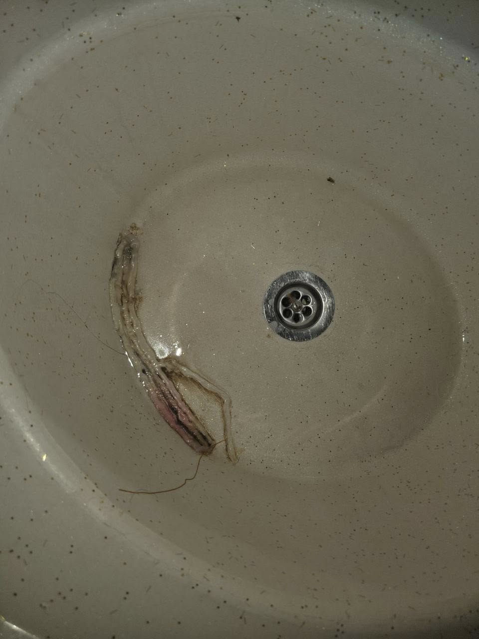 السلام عليكم عندي كاونتر المنيوم متر ونص *مترين نظيف جدا بس السنك اكو فطر بالمرمر موجود بالصور اريده 150 
الاتصال ***********
