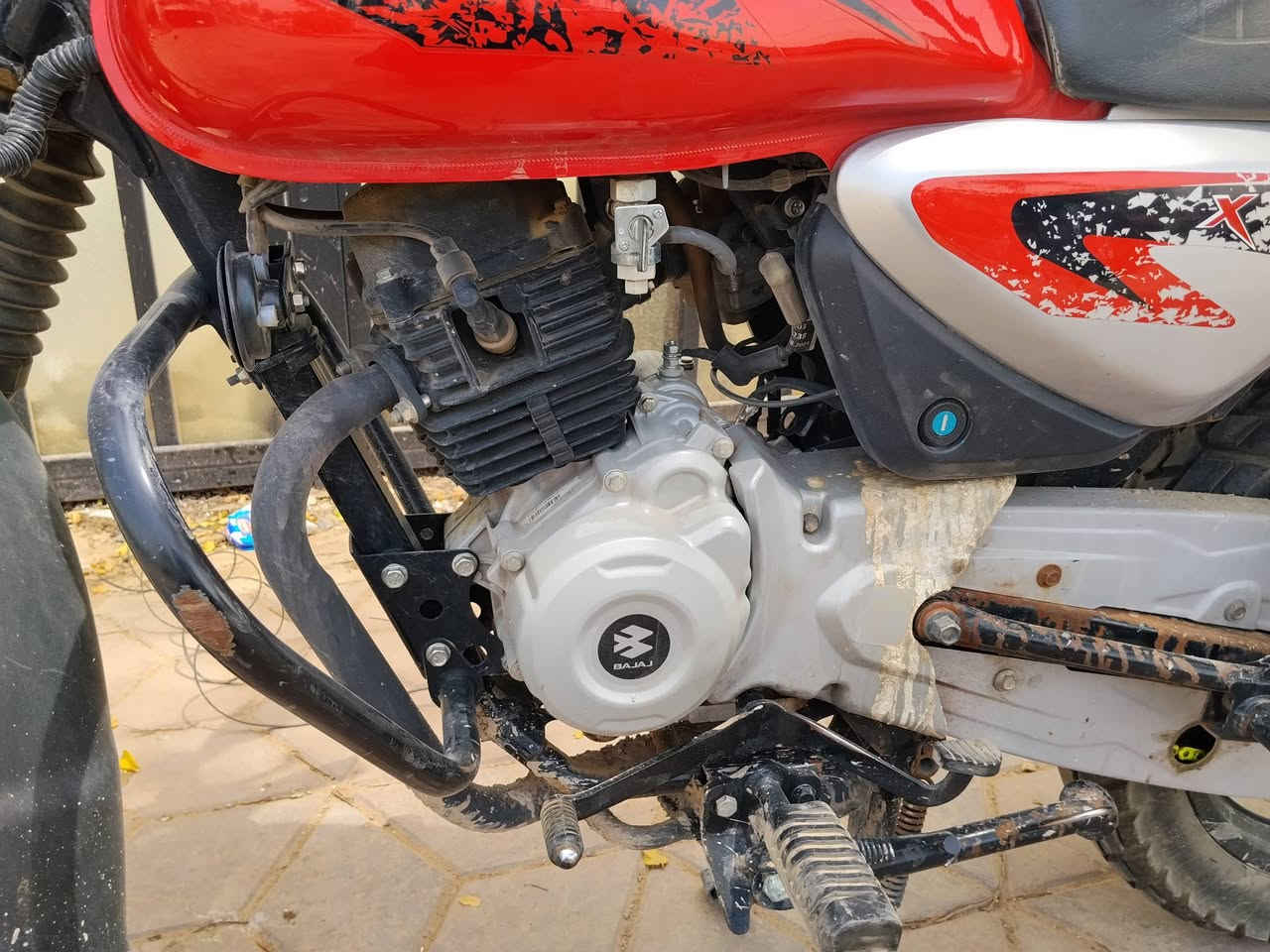 سلام عليكم دراجه بوكسر مرقمه اربيل رقم انكليزي بيها لوحتين للبيع موديل 24 شكل 25 جيب فيتر وفحص دراجه مكفوله بيها نقوصات بسيطه برغي مال دواسه والعداد يرادله بس شد والزنون عطلان الناصي. بس عالي يشتغل كلشي ممبدل بدراجه امانة الله بس الباتري وزنجيل ابو ربل غيرهن ماكو مكاني بغداد كاظميه رايدها ب مليونين  و550وببها مجال بسيط تحويل ثاني يوم الشراي يراسلني خاص


**إذا كنت صاحب هذا الإعلان وتريد حذفه لأي سبب، رجاءا أرسل رسالة إلى الدعم الفني**