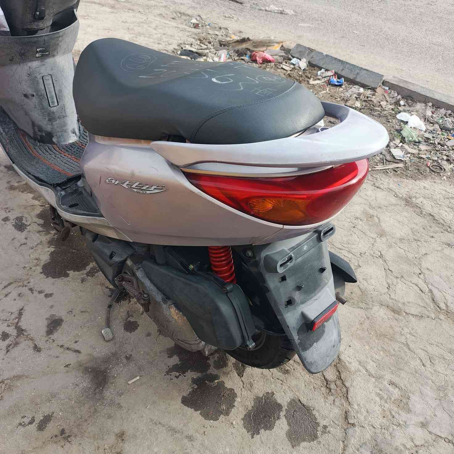 دراجة بريز كابريتر للبيع فقط
دراجة مال رمبه 
دراجة كله بلادي قبل 4اشهر نزلته من الرمبه 
دراجه مكفوله 
وتجيني للبيت وتجيب وياك فيتر وتفحصه اي نقص مابيهه كامله مكمله خير من الله 

السعر 850 الف وبيهة مجال 

العنوان بغداد البنوك 

الشراي يتصل ***********

والميشتري ليكسر بالسعر حته ميجي رد يزعله 
الله يرزق الجميع ان شاء الله
