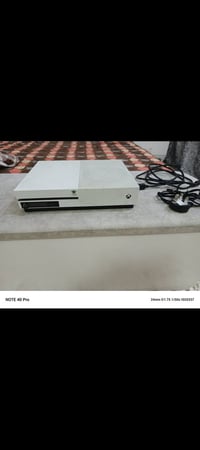 إكس بوكس ون اس للبيع ذاكره ٥٠٠ كيكا شغال ونضيف ويا ملحقاته وجوستك واحد...