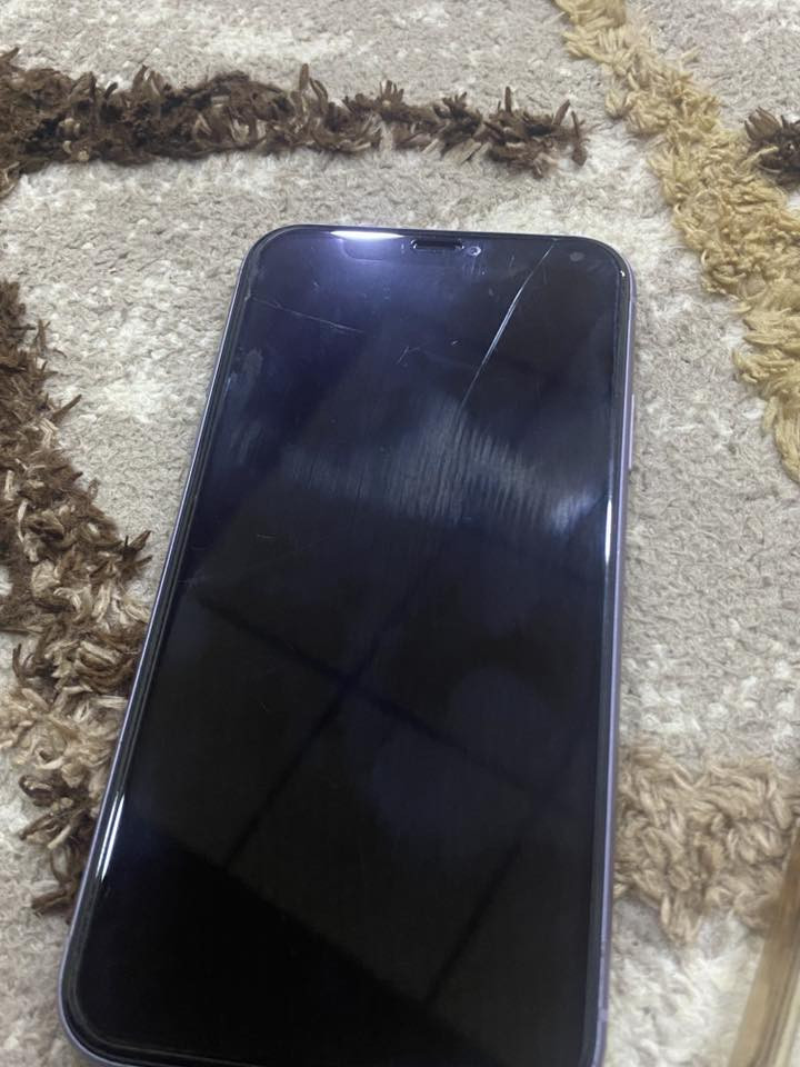 بسم الله الرحمن الرحيم
أيفون 11 عادي 🍎
نضافه فول✅
بطارية 85 أصل  🔋
تك سيمكارت 🔴
ذاكرة 64🔴
فيس ايدي 🆔 شغال 
مامفتوح✅ 
السعرررررررررر 220

#للأستفسار  ***********
خاص ماكو لاتراسل شراي خبرني
