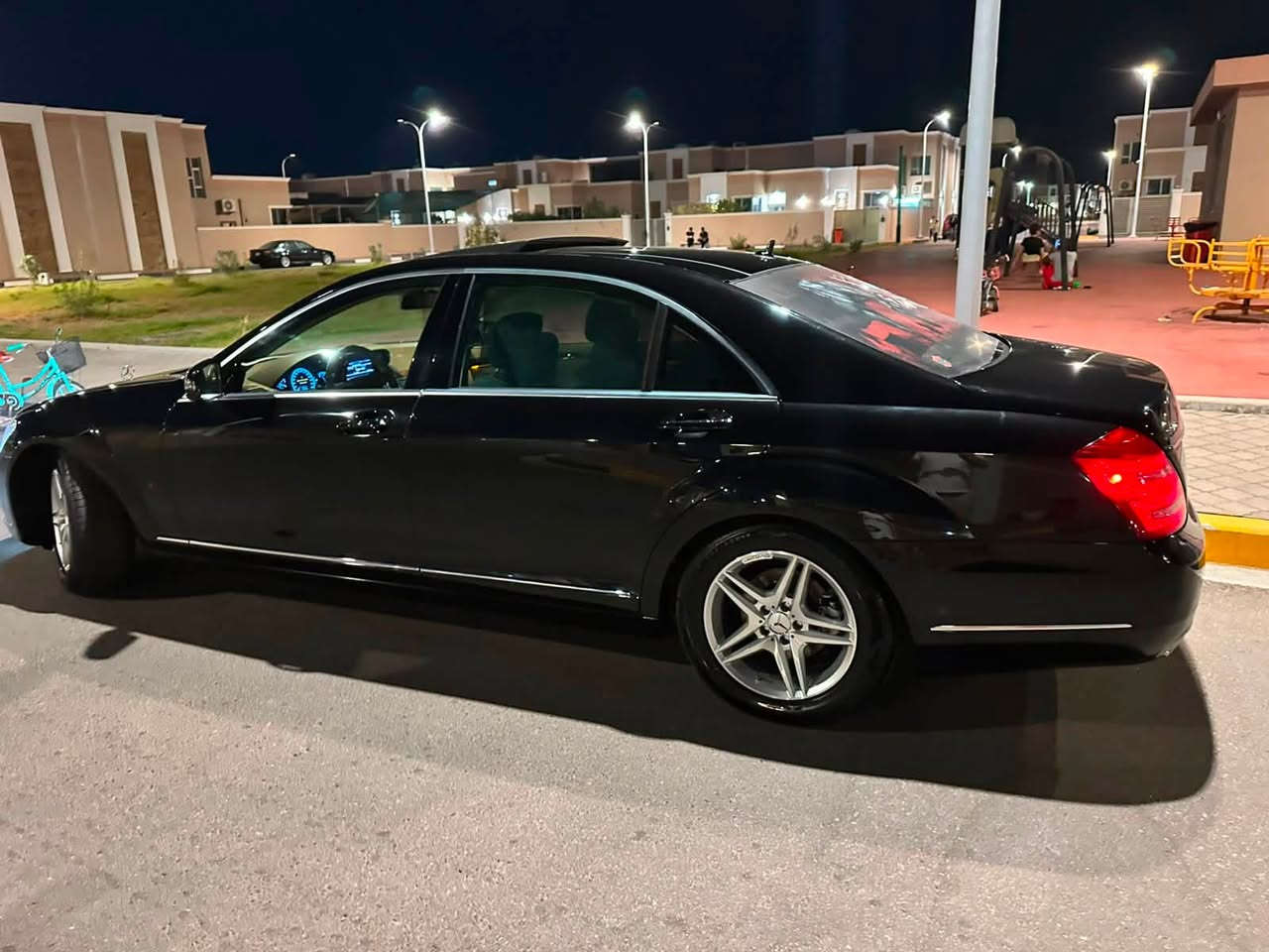 مارسيدس S350 المكينه المرغوبه 6 سلندر 
2011بلاديه السياره وارد خليجي وكاله bcm
مكفوله كفاله عامه من الضربه والصبغ فول مواصفات دواخل بيجي ثلاجه شاشات حته الهيدفون مالشركه بيهه ويل AMG وتخم تاير جديد صفر مسج السياره كلهه تمام وبقيه مواصفات المارسيدس 
عنواني البصره ***********
السعر 260 للبيع او المراوس حسب الرغبه

