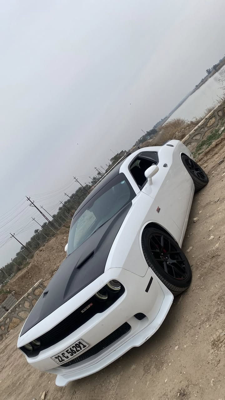 السلام عليكم"
للبيع..
جالنجر رقم اربيل  SXT 2018🇺🇸
ماشيه 92 
السياره بيها بنيد فقط من امريكا ومبدل..
وهنا صار بيها شخط بالجاملغ الخلفي كلير
وجاملغ الثاني صبغ..
السياره ما بيها مصرف 1000 دينار..
كير مكينه شرط كفاااله
تدفئه تبريد..
شادلها گزوز اطفاء+ تشغيل
دواخل led 
دفيوزر خلفي..
لحية امامي..
دمام سماعه
ويل20 نضيف جدا +تخم تايرات جديد
ما بيها ولا جيك مشتغل بالدشبول 🔥
الحماوه موسس..📍

حتى دسكات مبدل اصلي جديد

ودهن مبدل جديد تجي فقط تشغل وتطلع🤝🏾
السياره رايدها 168 وبيها مجال للشراي"

مكاني بغداد
***********
