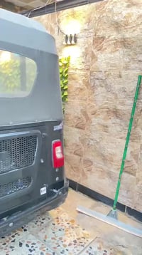 بيت للبيع  مساحة ١٠٠ متر كامل وجديد قاطين البيت في منطقة الجريخي بشارع...