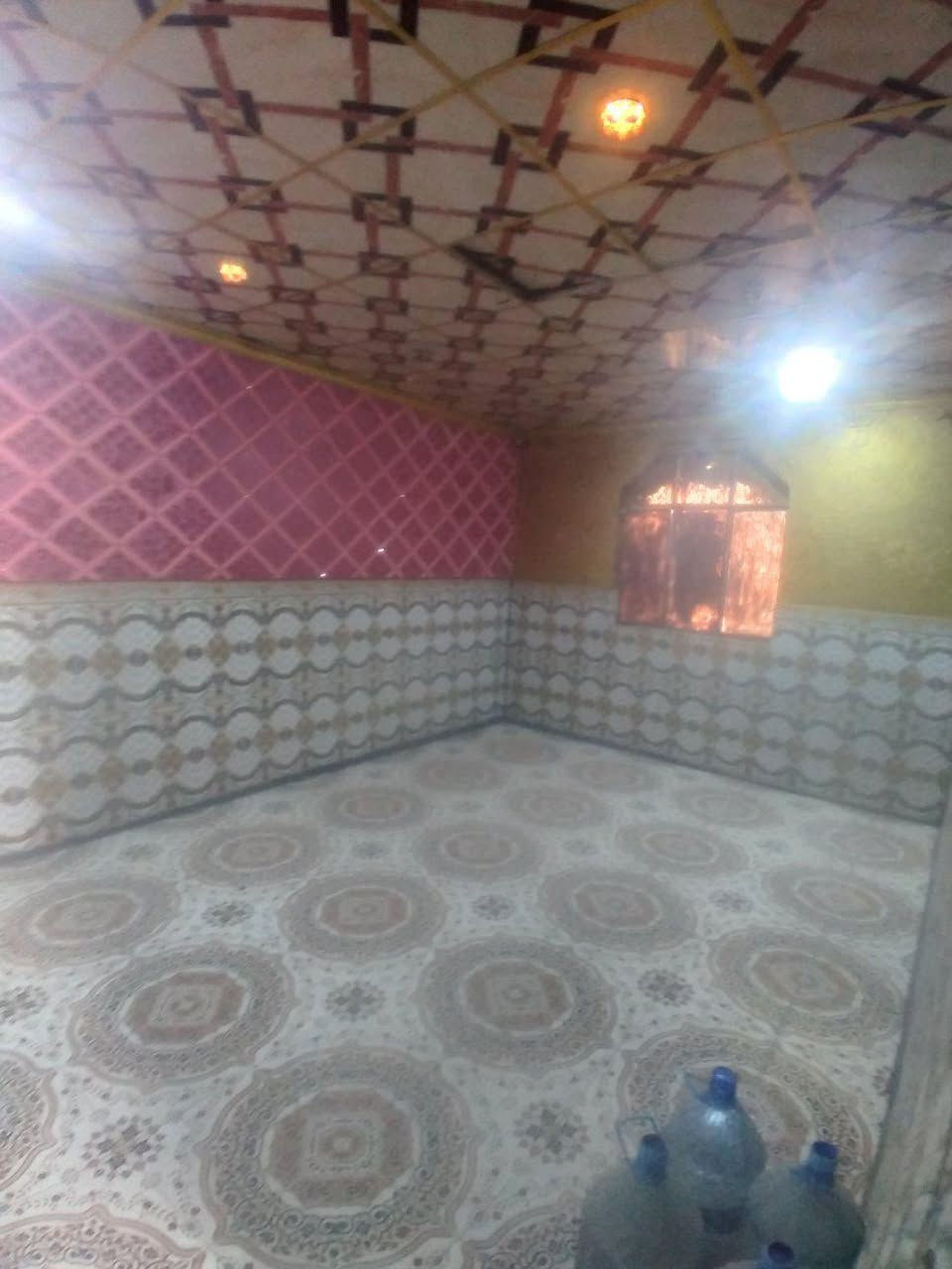 الدار للبيع في منطقه حي الحسين المنطقه الثانيه قرب الشارع العام شارع السيد مقابل علوت يعرب 
مشاحت الدار 175م البيت قاطين يصلح سكن وستثمار للتواصل على هذا الرقم
*********** البصرة, العراق
