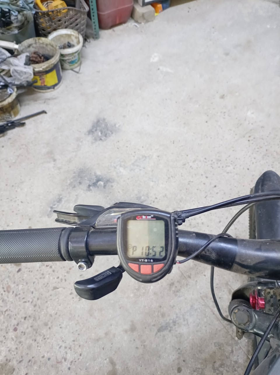 السلام عليكم اخوان
بايسكل للبيع جبلي من ماركة MTB
البايسكل أصلي
جاملغات جديده 
امبيثري أشغل الي ايعجبك وصوته خرافي
فيدراليه أحمر أزرق اصليه
مطاره لون أبيض 
عداد سرعه ياباني أصلي 
الفج مال بريك من ماركة OK أصلي 
ستاند صفح أسود جديد أصلي 
يدات الكير اصليه مال بايسكل 
عندك الكير الخلفي 8 نمر مال جبال 
وعندك الكير الامامي3 نمر مال جبال 
بايدرات جديده أعراض 
البايسكل بي دبلين واحد أمامي علمود الطسات والخلفي همات 
عندك الويل الأمامي أبو الطبيكه 
المكان: بغداد حي الجامعه 
الرقم:777 570 9130 متوفر واتساب واتصال 
السعر:180 ألف وبي مجال بسيط
