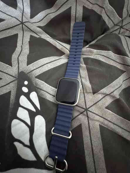 سلام عليكم  
ساعه ابل جيل 7 نايك 
بطارية 85  
 + شاحنه اصليه تايب سي 
السعر ثابت 200   
مكاني بغداد الجديده  ومتوفر توصيل 🚚 
***********
ساعه بدون كارتون
