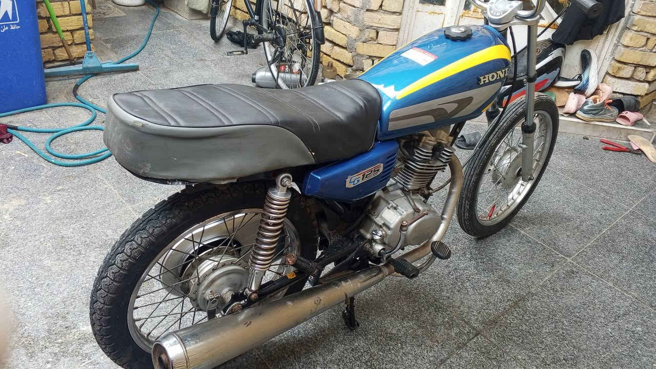 سلام عليكم دراجه للبيع مكينه نامه المكينة مفتوحه مره واحده لا تبخير ولا تنقيس ومكينه ناعمه واي صوت ما بيه الشاصي نامه الصلي الدراجه خير من الله وشلعه معدل السعره575 وبيه مجال قليل


**إذا كنت صاحب هذا الإعلان وتريد حذفه لأي سبب، رجاءا أرسل رسالة إلى الدعم الفني**