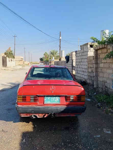 السلام عليكم مارسدس 190 للبيع او مراوس ماندل راعيها فحص نينوى بيها واجها فقط كير محرك شرط صدر نص عمر سياره حلوه ونضيفه 
السعر 18 وبيها مجال قليل ***********
