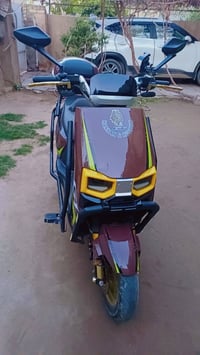 دراجه شحن 4 سرع وبيها بك بلوتوث السعر 800 ماشيه كلش قليل مكان بغداد 07...