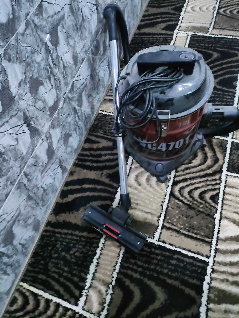 مكنسة كهربائية شرط شغاله مابيها شي حجم 18 استفسار على رقم ***********
