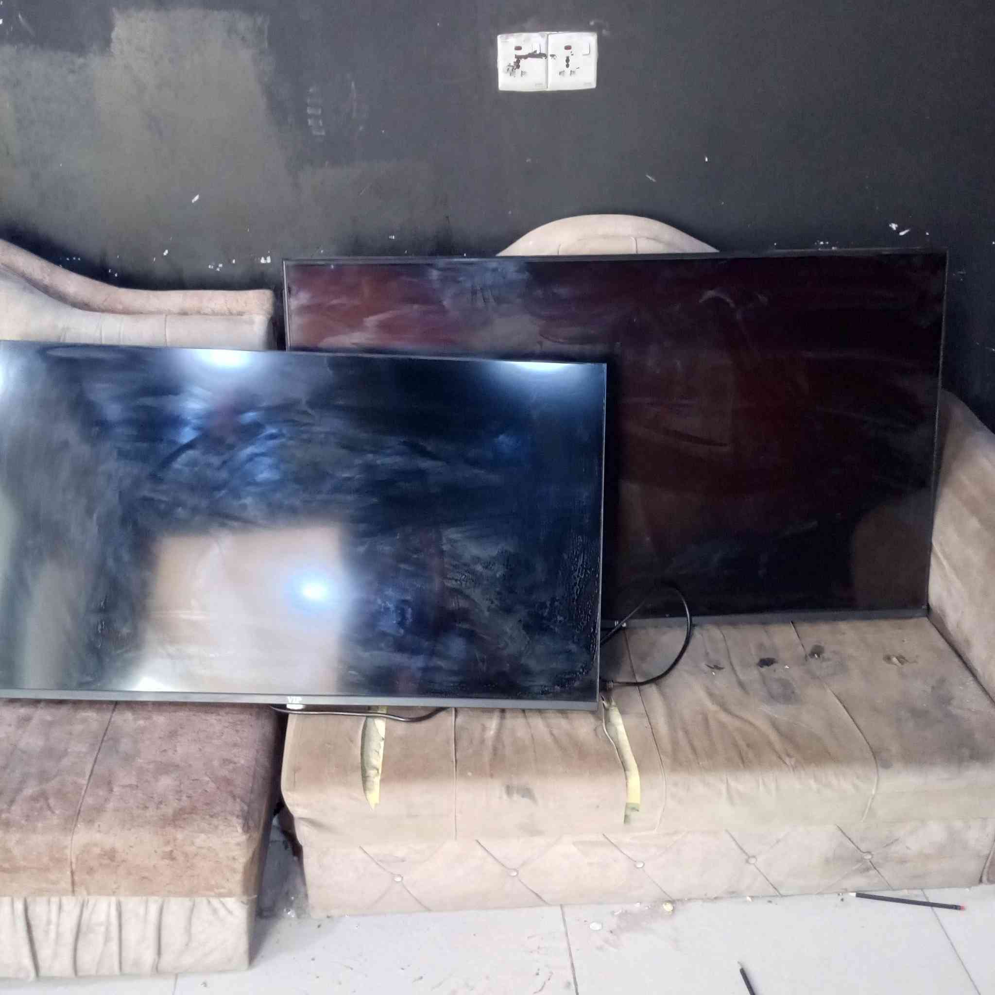 شاشتين وحده 42اوثانيه 50يشغلن نت السعر300 الرقم ***********
