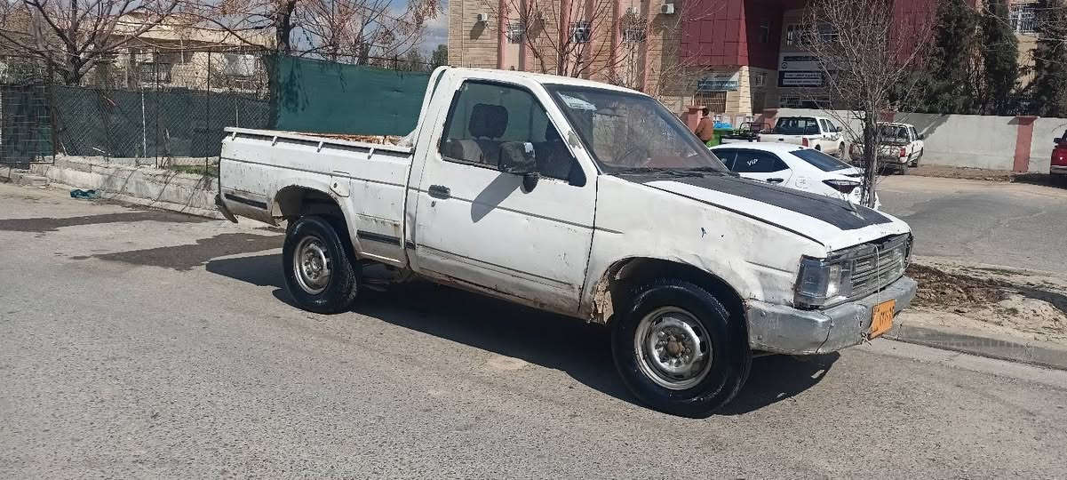 پیکاب نیسان تاک مکینە تویوتا یابانی شە ش گیر جوار تایە و ویلی تازە کارە بای مزبوت سە یارە کە ماڵی کە سابە تە اڕمە کە ی ون بوە بە شە رتی ئە وە ی ماڵی کە س نە بی شوین جمجماڵ رقم   موبایل ***********  سە یارە کە یە ک قە ترە دە عمی نیە شان و سە قفو هه موی بیعه یە شمشمل, السليمانية
