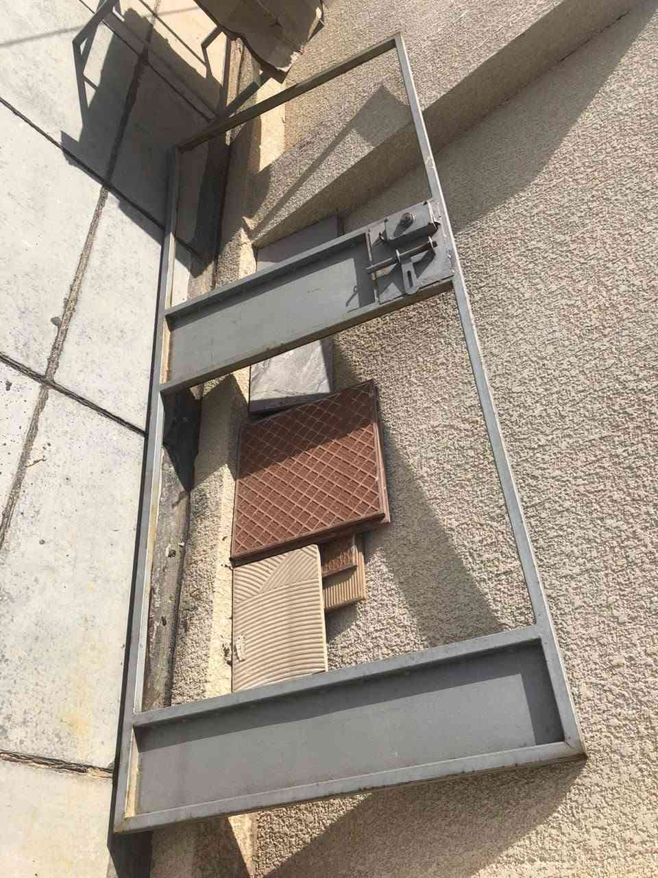 السلام عليكم غراض مستعملة للبيع كلهن شغالات واصليات مبردة كونفيرة كبيرة للبيع بايسكل بطة اصلي مولد شغال مابي اي أشكال وباب حديد في بغداد الاستفسار على الرقم ***********
