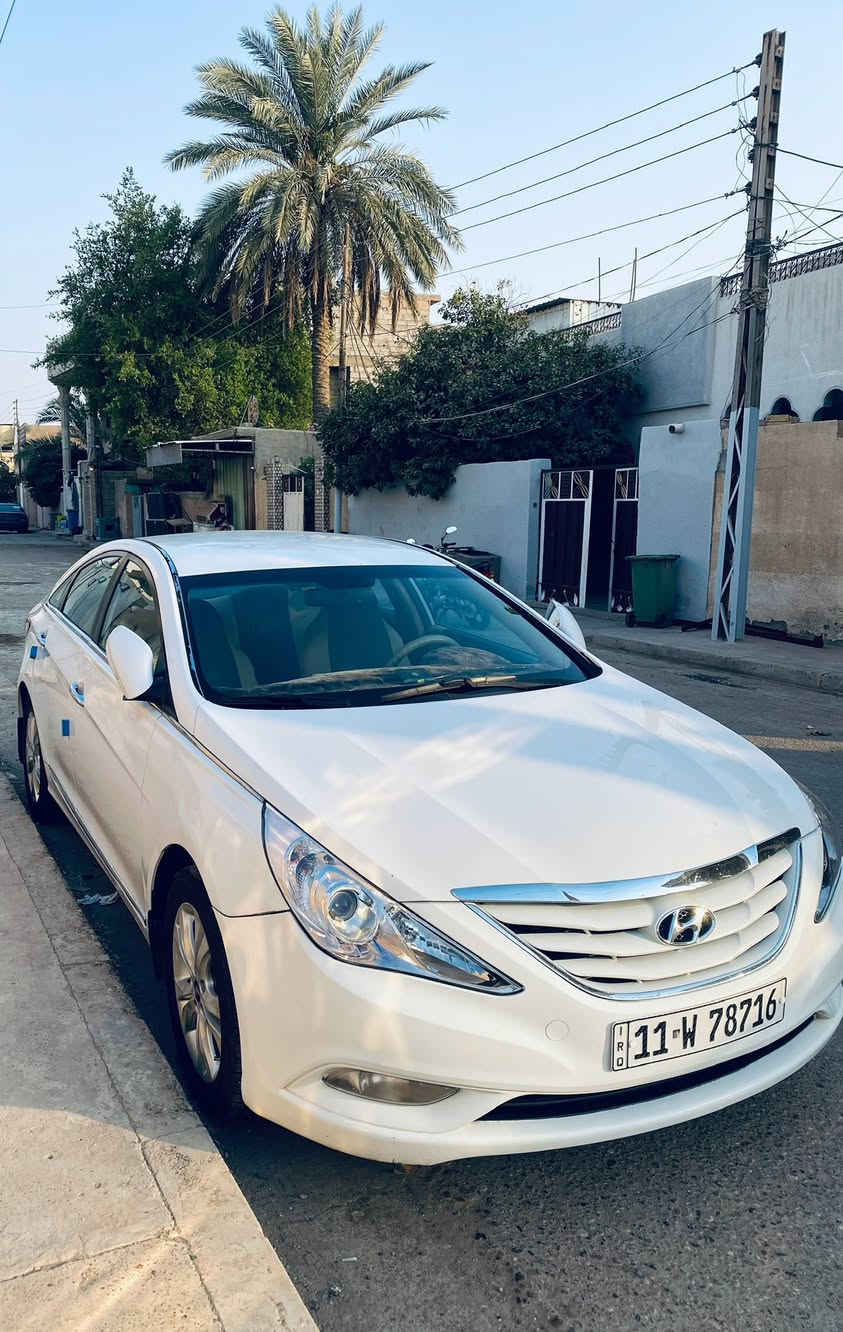 سوناتا 2013  مواصفات شركة عامة :
شفتات سرعة ، تحكم انظمة قيادة ، كروز سرعة ،
كامرة خلفية
تبريد قطعتين 
رقم بغداد دولي جديد تحويل ثاني يوم  مكفولة من الصبغ عدا نص باب خلفي ..
سيارة جاهزه خير من الله گير مكينه صدر 
السيارة رايدها ب 135 ورقه وبيها مجال بسيط ..
مكان السياره قضاء بلد 
للاتصال : ***********
