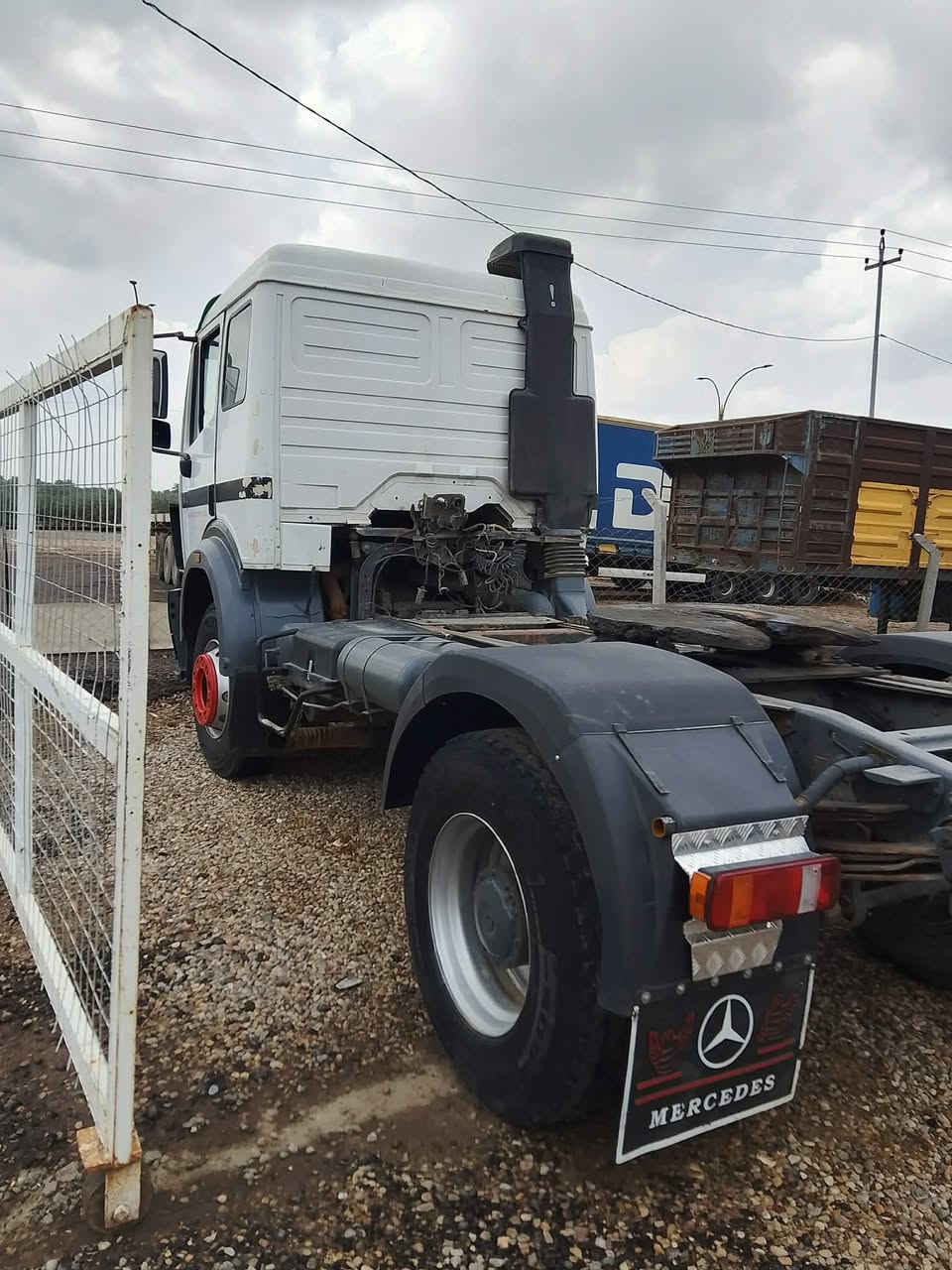 جميع السيارات موجودة في معرض الحاج علاء صجم كل ما موجود داخل المنشور للبيع للأستفسار اتصل على الرقام ***********///***********
