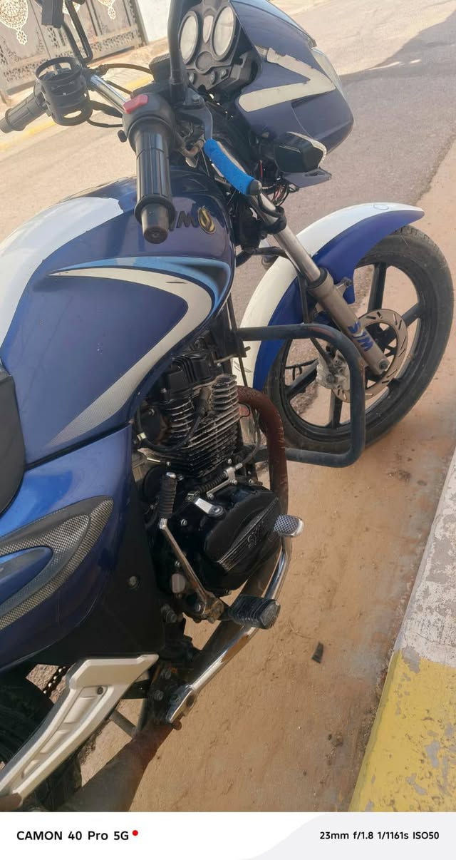 دراجه للبيع.. سايم موديل 17 محرك ما مفتوح كهربائياته كلهة شغاله..مسجل رقم انكليزي….سعر مليون و350 وبي مجال المكان رمادي اتصال ***********

